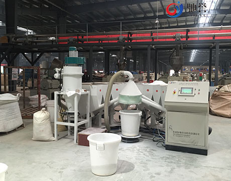 Phụ gia Hệ thống định lượng cân tự động cho dây chuyền ép đùn hồ sơ cửa sổ PVC