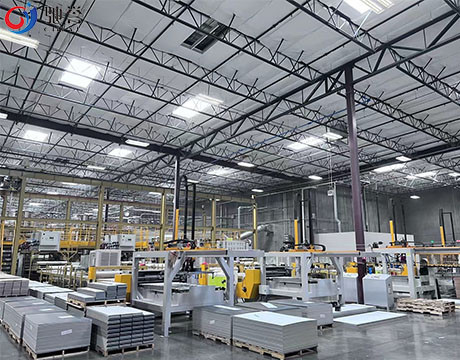 Hệ thống băng tải trộn cân nạp liệu tự động cho dây chuyền sản xuất sàn SPC