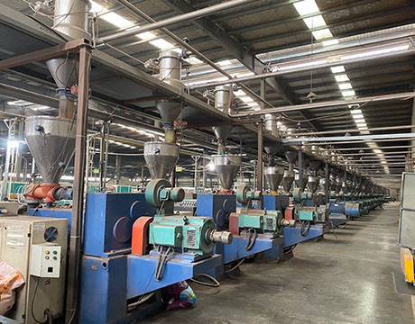 Hệ thống trộn hỗn hợp có trọng lượng cho ăn tự động cho ép đùn nhựa gỗ PE