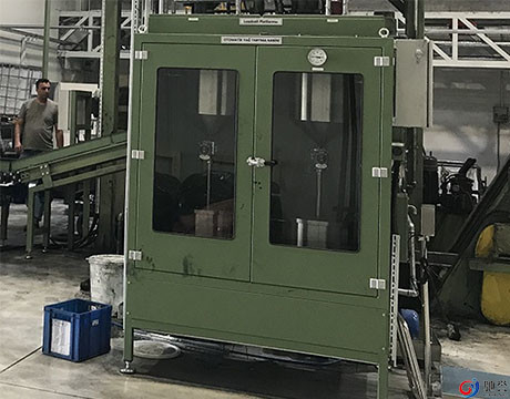 Hệ thống định lượng và định lượng dầu lỏng màu đen carbon Máy trộn cao su Máy trộn Banbury